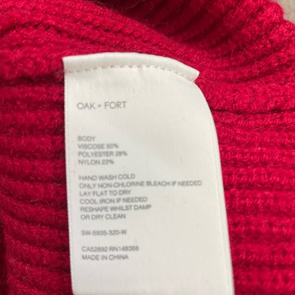 Oak and Fort women’s size medium cropped cold shoulder sweater - red. - Picture 4 of 4